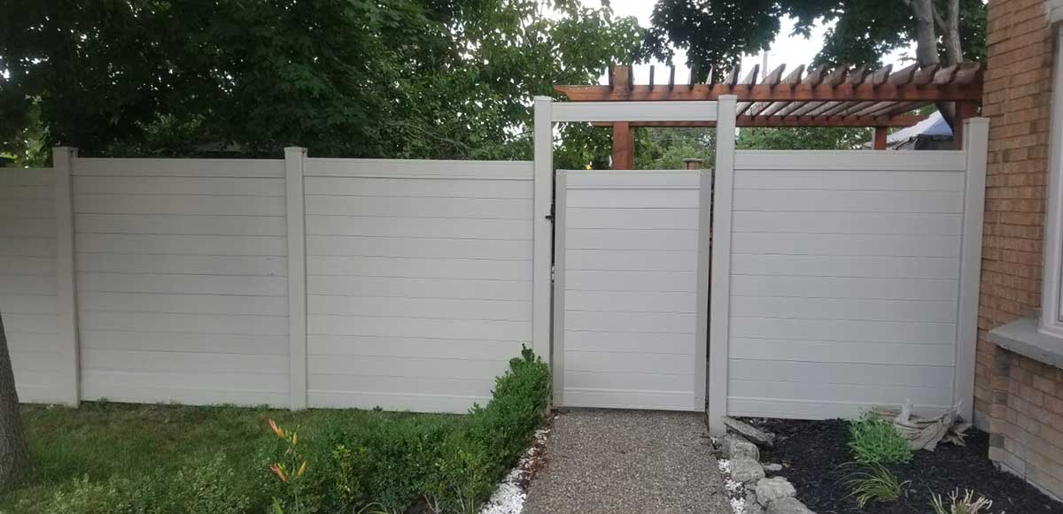 Horizontal-Vinyl-Fence-Gates-Installation-in-Etobicoke